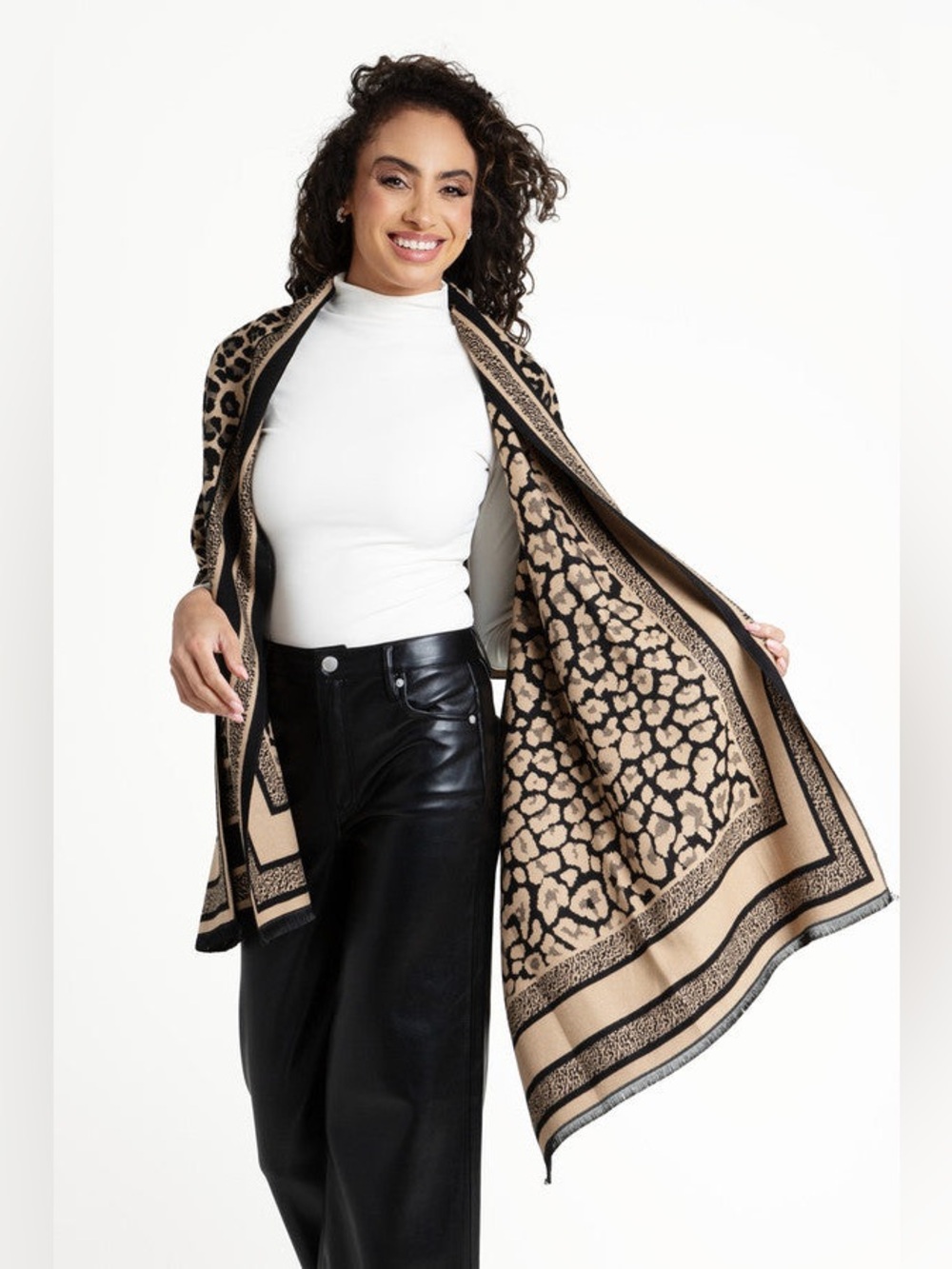 SAACHI Reversible Leopard Pattern Scarf - Picture 4 of 9